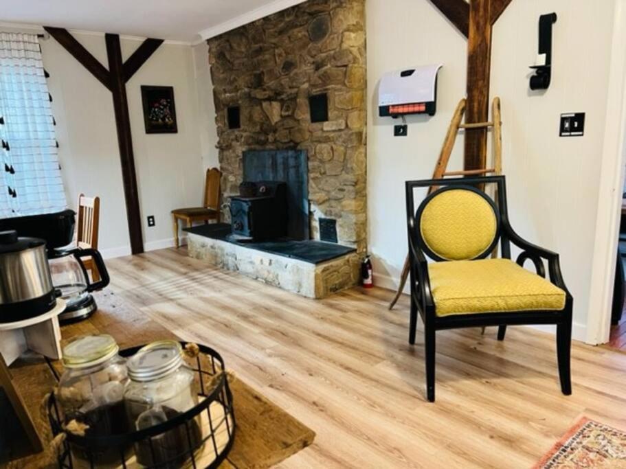 Mountain Lake Retreat - Hot Tub, Lake, Fire Pit, Wineries, Restaurant Harpers Ferry Exteriör bild