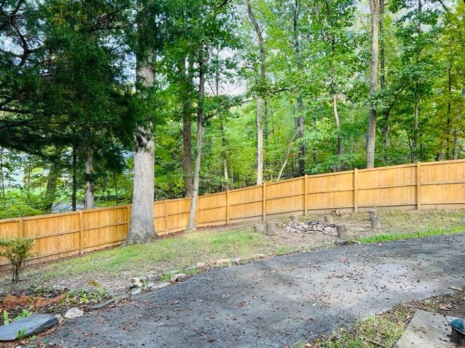 Mountain Lake Retreat - Hot Tub, Lake, Fire Pit, Wineries, Restaurant Harpers Ferry Exteriör bild
