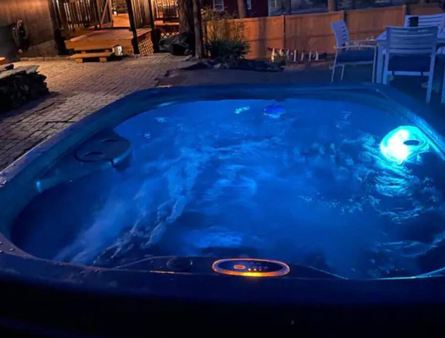 Mountain Lake Retreat - Hot Tub, Lake, Fire Pit, Wineries, Restaurant Harpers Ferry Exteriör bild