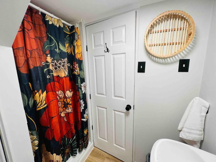 Mountain Lake Retreat - Hot Tub, Lake, Fire Pit, Wineries, Restaurant Harpers Ferry Exteriör bild