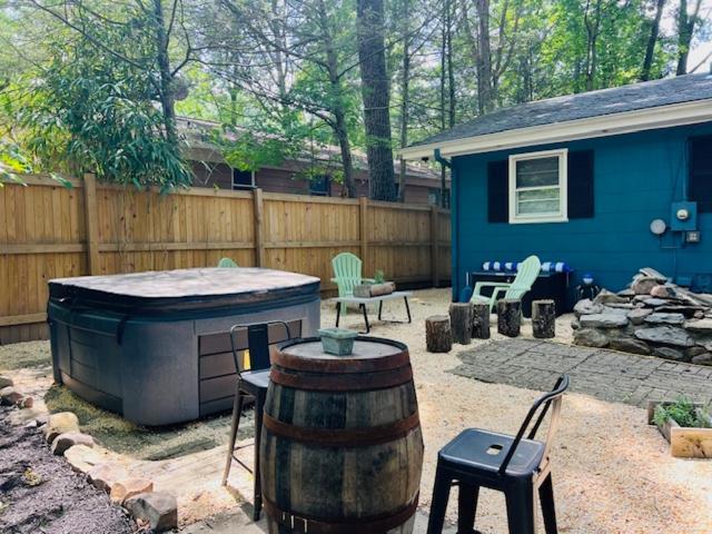 Mountain Lake Retreat - Hot Tub, Lake, Fire Pit, Wineries, Restaurant Harpers Ferry Exteriör bild
