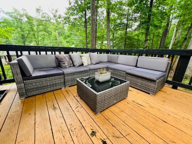 Mountain Lake Retreat - Hot Tub, Lake, Fire Pit, Wineries, Restaurant Harpers Ferry Exteriör bild