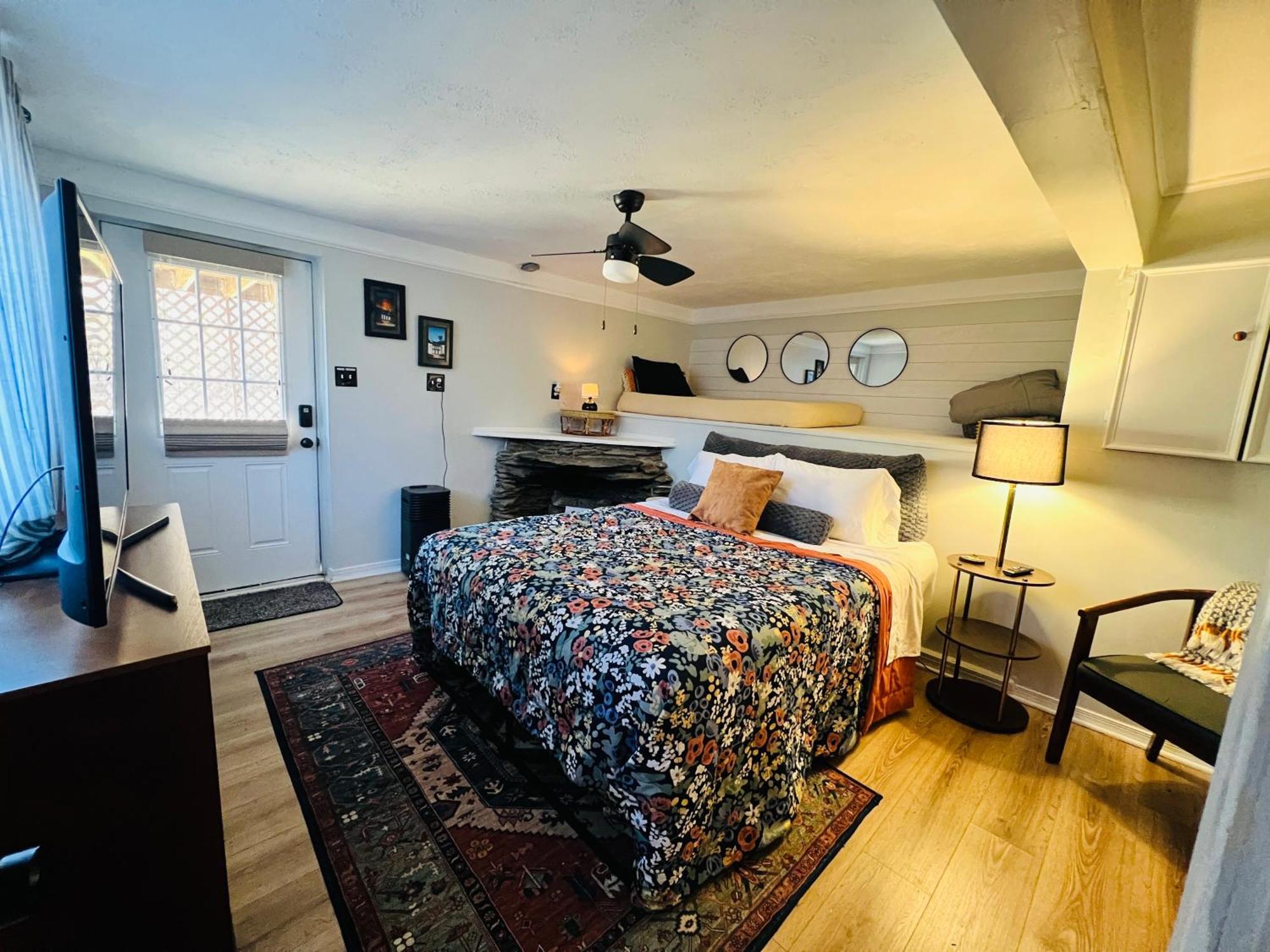Mountain Lake Retreat - Hot Tub, Lake, Fire Pit, Wineries, Restaurant Harpers Ferry Exteriör bild