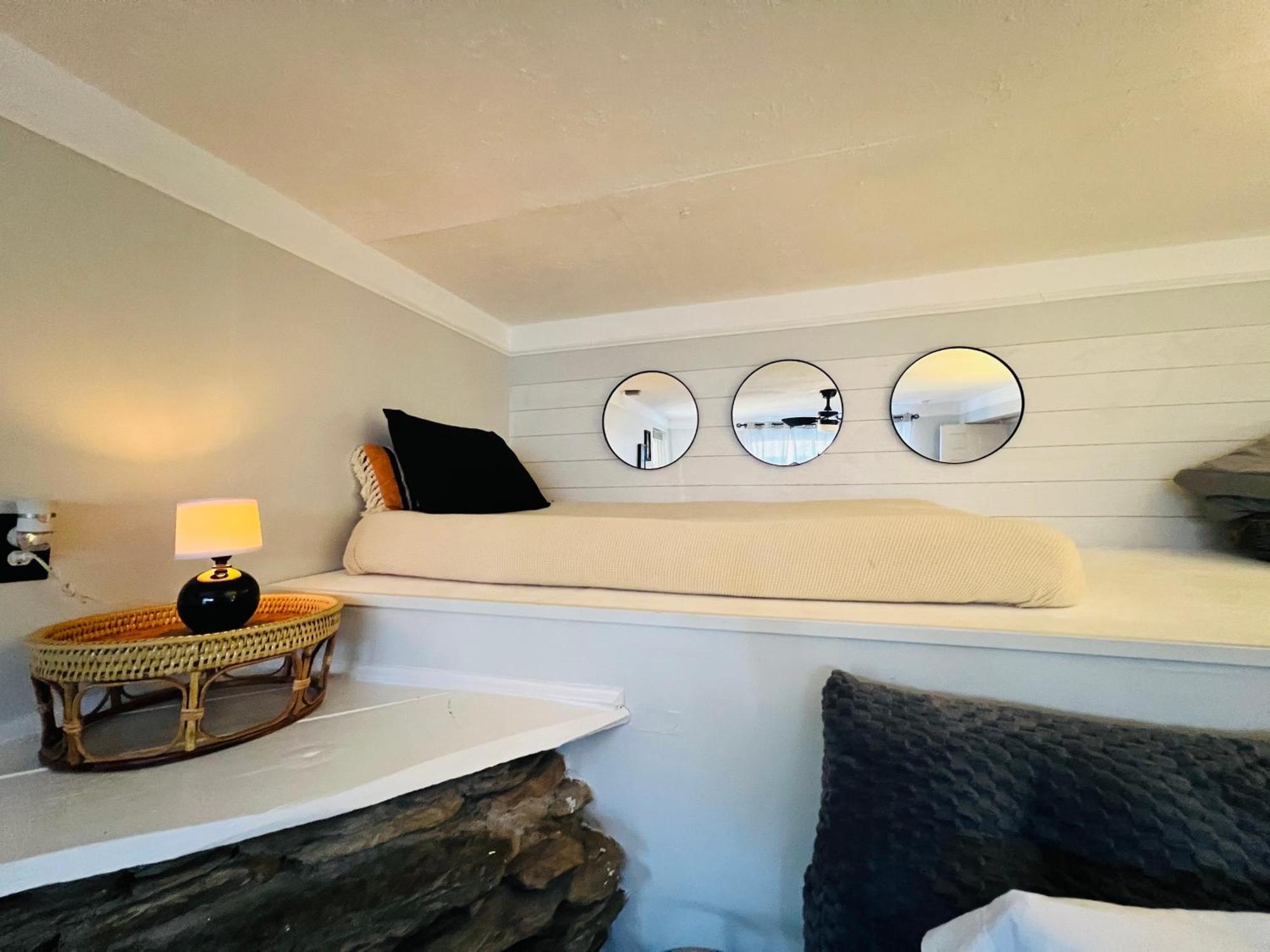 Mountain Lake Retreat - Hot Tub, Lake, Fire Pit, Wineries, Restaurant Harpers Ferry Exteriör bild